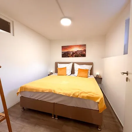 Wolke 7, Ruhiges Apartment, Kingsizebett, Etagenbett, Terrasse, Garten * Kiefersfelden
