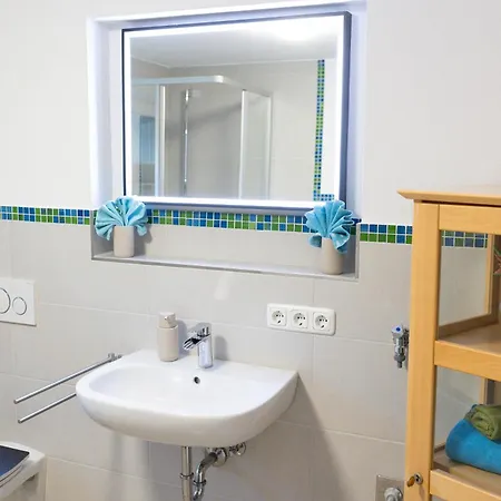 Wolke 7, Ruhiges Apartment, Kingsizebett, Etagenbett, Terrasse, Garten Kiefersfelden